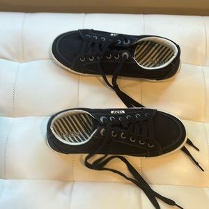 Taos women sneaker 6.5 Moc Star 2